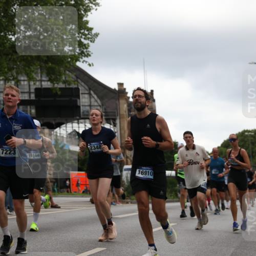 29.06.2025 - hella hamburg halbmarathon Yannick Fuchs http://msf.ph/oto/8363931 29.06.2025 10:53:19 20KM 2006, 2348, 2584, 2677, 2957, 2978, 3114, 3181, 3279, 3425, 3983, 4088, 4592, 4796, 5347, 5885, 6087, 6202, 6220, 6438, 6997, 7031, 7223, 7287, 8290, 10036, 10587, 10759, 10896, 10943, 11935, 11938, 12206, 12261, 12564, 12633, 12736, 12862, 13583, 13761, 14567, 14732, 14902, 14928, 14965, 15232, 15240, 15284, 15824, 16160, 16341, 16910, 16980, 17017, 17176, 17503, 17630, 18153, 18266, 18327, 18467, 18485, 18716, 19015, 19160 meine-sportfotos.de