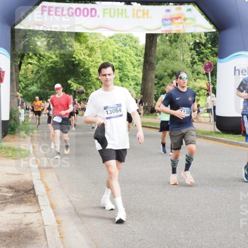 29.06.2025 - hella hamburg halbmarathon MichiJ http://msf.ph/oto/8363995 29.06.2025 10:43:33 Zwischen KM18-KM19 1130, 1485, 2083, 2250, 5492, 7547, 8825, 8968, 9246, 9727, 9903, 10133, 10408, 10665, 12196, 13064, 14139, 14737, 15431, 16434, 18867, 19184 meine-sportfotos.de