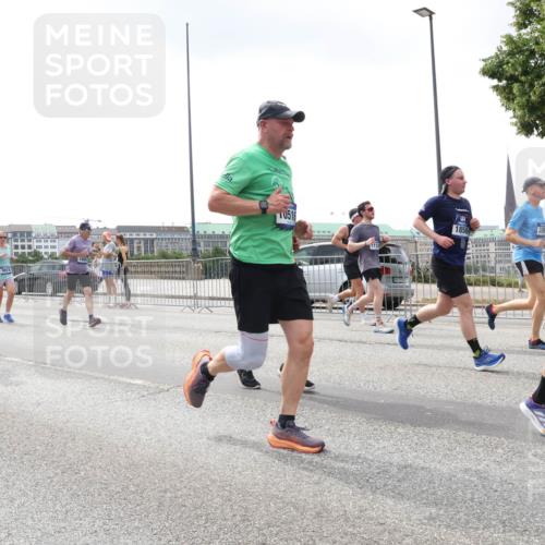 29.06.2025 - hella hamburg halbmarathon Lena Gebhardt http://msf.ph/oto/8364015 29.06.2025 10:39:23 Lombardsbrücke 14871, 16884, 0516, 1856, 1760, 1856, 1883, 2092, 2524, 2534, 2571, 2574, 2578, 2843, 2893, 2998, 3275, 3307, 3353, 3727, 3745, 4410, 4523, 4603, 4609, 4659, 4855, 4882, 5045, 5701, 6062, 6112, 6321, 6342, 6343, 6427, 6428, 6611, 6719, 6726, 6748, 7053, 7199, 7341, 7501, 7506, 7524, 7589, 7684, 7815, 8203, 8243, 8457, 8783, 8995, 9393, 9420, 9446, 9569, 9698, 9747, 9777, 9974, 9977, 10001, 10072, 10315, 10512, 10516, 13060 meine-sportfotos.de