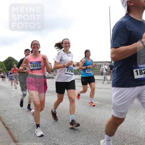 29.06.2025 - hella hamburg halbmarathon Lena Gebhardt http://msf.ph/oto/8364037 29.06.2025 10:48:31 Lombardsbrücke 6143, 18253, 2756, 2627, 18248, 1142, 1157, 1167, 1174, 1175, 1584, 1645, 1701, 2037, 2195, 2418, 2437, 2438, 2475, 2627, 2650, 2716, 2756, 2909, 2958, 3224, 3320, 3468, 3504, 3661, 3679, 3933, 4327, 4588, 5010, 5585, 5781, 5952, 6143, 7203, 7393, 7394, 7532, 7947, 7948, 8461, 8521, 8719, 8760, 8948, 9775, 9787, 9921, 10059, 10145, 10204, 10366, 10654, 10656, 11364, 11365, 11548, 11742, 11781, 13814, 13845, 15715, 16498, 16499, 16701 meine-sportfotos.de