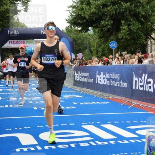 29.06.2025 - hella hamburg halbmarathon Strokosch-Dieckow http://msf.ph/oto/8364078 29.06.2025 10:50:46 Ziel 1466, 2234, 2788, 3654, 3947, 4839, 5018, 5115, 6712, 7052, 7134, 7952, 8205, 8657, 10750, 11356, 13701, 15395, 15426, 15643, 15720, 17129, 17908, 18182, 18229, 18370, 18820 meine-sportfotos.de