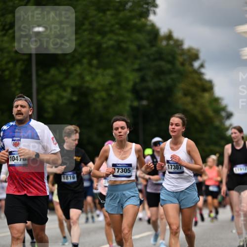 29.06.2025 - hella hamburg halbmarathon Dr. Thomas Lammeyer http://msf.ph/oto/8364084 29.06.2025 10:41:36 Kennedybrücke 56, 1022, 1118, 1276, 1339, 1597, 1799, 1819, 2031, 2104, 2199, 2272, 2480, 2552, 3165, 3230, 3873, 4347, 4442, 4618, 4733, 5146, 5224, 5640, 5940, 6243, 6584, 6821, 7085, 7202, 7235, 7544, 7707, 7823, 8315, 8499, 8758, 8843, 9054, 9055, 9288, 10024, 10112, 10159, 10476, 10762, 10798, 10919, 10931 meine-sportfotos.de