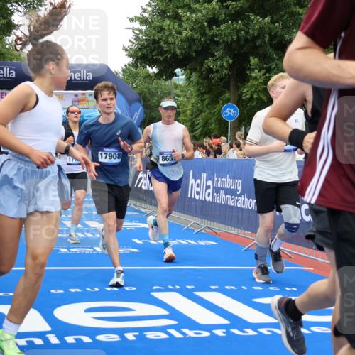 29.06.2025 - hella hamburg halbmarathon Strokosch-Dieckow http://msf.ph/oto/8364116 29.06.2025 10:50:44 Ziel 2234, 2788, 3947, 4839, 5018, 5115, 6662, 6712, 7052, 7134, 7583, 7952, 8657, 10750, 11356, 13701, 13808, 13875, 15426, 15720, 16291, 17129, 17908, 18182, 18229, 18370, 18413, 18820 meine-sportfotos.de