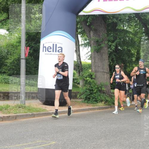 29.06.2025 - hella hamburg halbmarathon KatJ http://msf.ph/oto/8364120 29.06.2025 10:22:50 Zwischen KM18-KM19 4246 meine-sportfotos.de