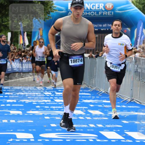 29.06.2025 - hella hamburg halbmarathon Strokosch-Dieckow http://msf.ph/oto/8364145 29.06.2025 10:29:02 Ziel 3043, 8473, 10171, 10351, 16157, 18874, 19142, 19194 meine-sportfotos.de