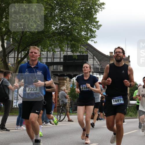 29.06.2025 - hella hamburg halbmarathon Yannick Fuchs http://msf.ph/oto/8364159 29.06.2025 10:53:19 20KM 2006, 2348, 2584, 2677, 2957, 2978, 3114, 3181, 3279, 3425, 3983, 4088, 4592, 4796, 5347, 5885, 6087, 6202, 6220, 6438, 6997, 7031, 7223, 7287, 8290, 10036, 10587, 10759, 10896, 10943, 11935, 11938, 12206, 12261, 12564, 12633, 12736, 12862, 13583, 13761, 14567, 14732, 14902, 14928, 14965, 15232, 15240, 15284, 15824, 16160, 16341, 16910, 16980, 17017, 17176, 17503, 17630, 18153, 18266, 18327, 18467, 18485, 18716, 19015, 19160 meine-sportfotos.de