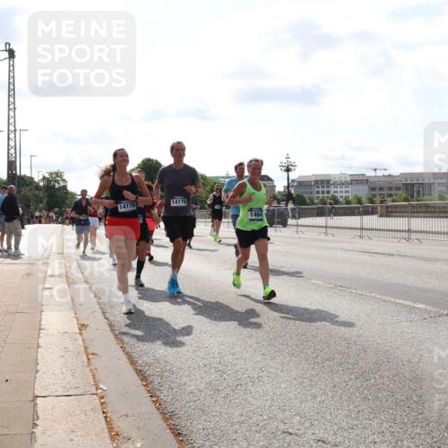 29.06.2025 - hella hamburg halbmarathon Lena Gebhardt http://msf.ph/oto/8364178 29.06.2025 10:01:48 Lombardsbrücke 14175, 14176, 1464, 1184, 1329, 1364, 1464, 1653, 1722, 1724, 1729, 1881, 1940, 2167, 2591, 2806, 2957, 3039, 3199, 3425, 3663, 4286, 4319, 4322, 4328, 4649, 4663, 5547, 5570, 5602, 5603, 5675, 5742, 6087, 6281, 6302, 6327, 6438, 6595, 6921, 6924, 7189, 7287, 8030, 8191, 8392, 8578, 8691, 8822, 8926, 9230, 9741, 10177, 10281, 10301, 10576, 10882, 10915, 11043, 14471, 14660, 14677, 16420 meine-sportfotos.de