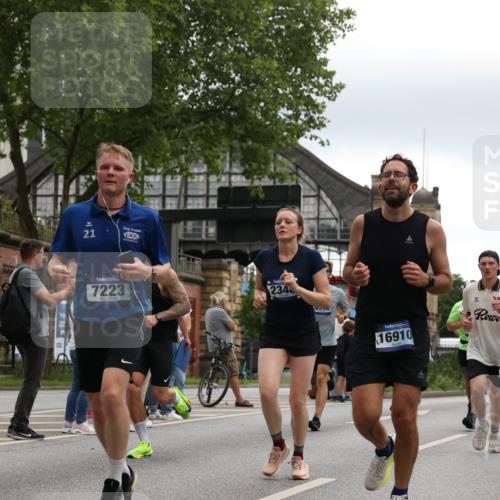 29.06.2025 - hella hamburg halbmarathon Yannick Fuchs http://msf.ph/oto/8364190 29.06.2025 10:53:19 20KM 2006, 2348, 2584, 2677, 2957, 2978, 3114, 3181, 3279, 3425, 3983, 4088, 4592, 4796, 5347, 5885, 6087, 6202, 6220, 6438, 6997, 7031, 7223, 7287, 8290, 10036, 10587, 10759, 10896, 10943, 11935, 11938, 12206, 12261, 12564, 12633, 12736, 12862, 13583, 13761, 14567, 14732, 14902, 14928, 14965, 15232, 15240, 15284, 15824, 16160, 16341, 16910, 16980, 17017, 17176, 17503, 17630, 18153, 18266, 18327, 18467, 18485, 18716, 19015, 19160 meine-sportfotos.de