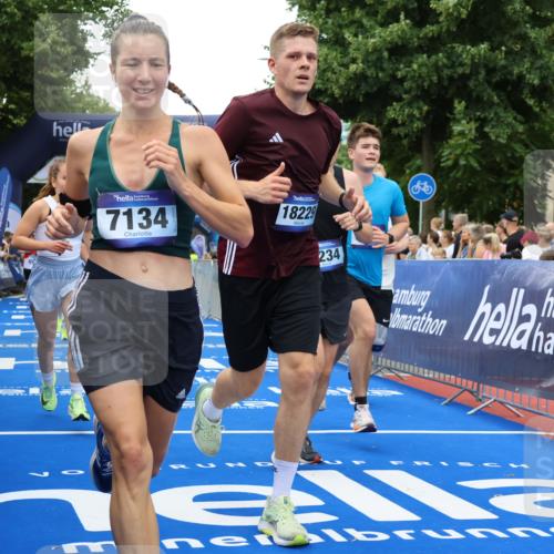 29.06.2025 - hella hamburg halbmarathon Strokosch-Dieckow http://msf.ph/oto/8364220 29.06.2025 10:50:43 Ziel 1399, 2234, 2788, 3947, 4346, 4839, 5018, 5115, 6662, 6712, 7134, 7583, 7786, 7952, 8657, 9057, 10750, 11356, 13701, 13808, 13875, 15426, 15519, 15720, 16291, 17129, 17908, 18182, 18229, 18370, 18413, 18820 meine-sportfotos.de