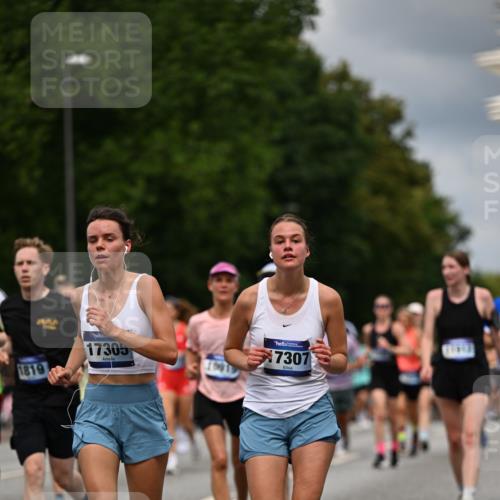 29.06.2025 - hella hamburg halbmarathon Dr. Thomas Lammeyer http://msf.ph/oto/8364230 29.06.2025 10:41:37 Kennedybrücke 56, 1022, 1118, 1276, 1339, 1597, 1799, 1819, 2016, 2031, 2104, 2199, 2272, 2480, 2552, 3165, 3230, 3873, 4347, 4442, 4618, 4733, 5146, 5224, 5640, 5940, 6243, 6584, 6821, 7085, 7202, 7235, 7544, 7707, 7823, 8499, 8758, 8843, 9054, 9055, 9288, 10024, 10112, 10159, 10476, 10762, 10798, 10919, 10931 meine-sportfotos.de