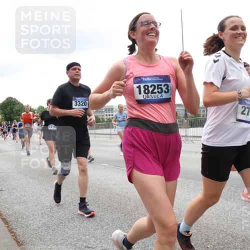 29.06.2025 - hella hamburg halbmarathon Lena Gebhardt http://msf.ph/oto/8364249 29.06.2025 10:48:31 Lombardsbrücke 6143, 13914, 12192, 3320, 11666, 18253, 275, 1142, 1157, 1167, 1174, 1175, 1584, 1645, 1701, 2037, 2195, 2418, 2437, 2438, 2475, 2627, 2650, 2716, 2756, 2909, 2958, 3224, 3320, 3468, 3504, 3661, 3679, 3933, 4327, 4588, 5010, 5585, 5781, 5952, 6143, 7203, 7393, 7394, 7532, 7947, 7948, 8461, 8521, 8719, 8760, 8948, 9775, 9787, 9921, 10059, 10145, 10204, 10366, 10654, 10656, 11364, 11365, 11548, 11742, 11781, 13814, 13845, 15715, 16498, 16499, 16701 meine-sportfotos.de