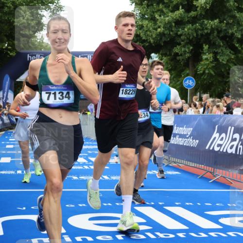 29.06.2025 - hella hamburg halbmarathon Strokosch-Dieckow http://msf.ph/oto/8364252 29.06.2025 10:50:43 Ziel 1399, 2234, 2788, 3947, 4346, 4839, 5018, 5115, 6662, 6712, 7134, 7583, 7786, 7952, 8657, 9057, 10750, 11356, 13701, 13808, 13875, 15426, 15519, 15720, 16291, 17129, 17908, 18182, 18229, 18370, 18413, 18820 meine-sportfotos.de