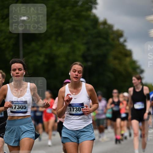 29.06.2025 - hella hamburg halbmarathon Dr. Thomas Lammeyer http://msf.ph/oto/8364272 29.06.2025 10:41:38 Kennedybrücke 56, 1022, 1118, 1276, 1337, 1339, 1799, 1819, 2016, 2031, 2104, 2199, 2272, 2480, 2552, 3165, 3230, 3873, 4347, 4442, 4618, 4733, 5146, 5224, 5640, 5940, 6243, 6584, 6821, 7085, 7124, 7235, 7544, 8499, 8758, 8843, 9054, 9055, 9288, 10024, 10112, 10159, 10476, 10762, 10798, 10919, 10931 meine-sportfotos.de