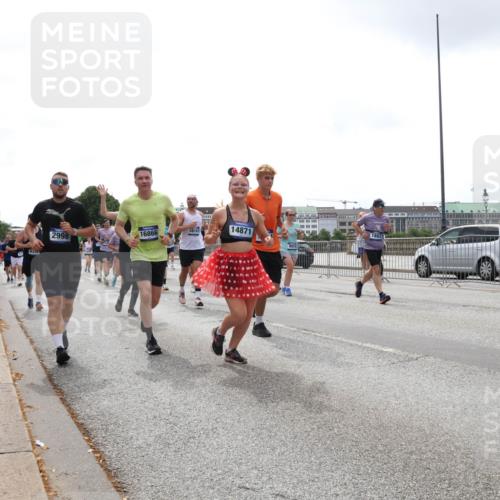 29.06.2025 - hella hamburg halbmarathon Lena Gebhardt http://msf.ph/oto/8364286 29.06.2025 10:39:23 Lombardsbrücke 2998, 16866, 18167, 14871, 9974, 1760, 1856, 1883, 2092, 2524, 2534, 2571, 2574, 2578, 2843, 2893, 2998, 3275, 3307, 3353, 3727, 3745, 4410, 4523, 4603, 4609, 4659, 4855, 4882, 5045, 5701, 6062, 6112, 6321, 6342, 6343, 6427, 6428, 6611, 6719, 6726, 6748, 7053, 7199, 7341, 7501, 7506, 7524, 7589, 7684, 7815, 8203, 8243, 8457, 8783, 8995, 9393, 9420, 9446, 9569, 9698, 9747, 9777, 9974, 9977, 10001, 10072, 10315, 10512, 10516, 13060 meine-sportfotos.de