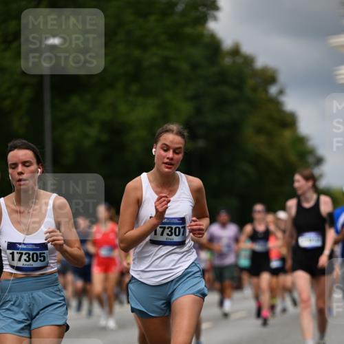 29.06.2025 - hella hamburg halbmarathon Dr. Thomas Lammeyer http://msf.ph/oto/8364290 29.06.2025 10:41:38 Kennedybrücke 56, 1022, 1118, 1276, 1337, 1339, 1799, 1819, 2016, 2031, 2104, 2199, 2272, 2480, 2552, 3165, 3230, 3873, 4347, 4442, 4618, 4733, 5146, 5224, 5640, 5940, 6243, 6584, 6821, 7085, 7124, 7235, 7544, 8499, 8758, 8843, 9054, 9055, 9288, 10024, 10112, 10159, 10476, 10762, 10798, 10919, 10931 meine-sportfotos.de