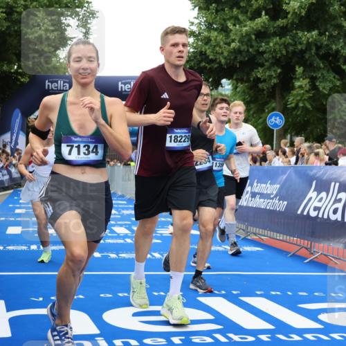 29.06.2025 - hella hamburg halbmarathon Strokosch-Dieckow http://msf.ph/oto/8364300 29.06.2025 10:50:43 Ziel 1399, 2234, 2788, 3947, 4346, 4839, 5018, 5115, 6662, 6712, 7134, 7583, 7786, 7952, 8657, 9057, 10750, 11356, 13701, 13808, 13875, 15426, 15519, 15720, 16291, 17129, 17908, 18182, 18229, 18370, 18413, 18820 meine-sportfotos.de