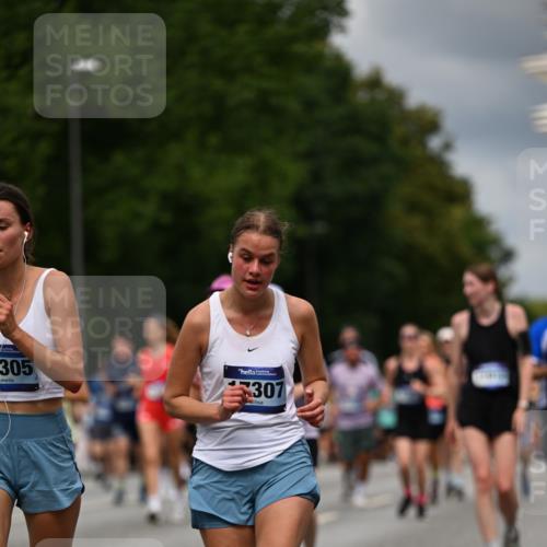 29.06.2025 - hella hamburg halbmarathon Dr. Thomas Lammeyer http://msf.ph/oto/8364307 29.06.2025 10:41:38 Kennedybrücke 56, 1022, 1118, 1276, 1337, 1339, 1799, 1819, 2016, 2031, 2104, 2199, 2272, 2480, 2552, 3165, 3230, 3873, 4347, 4442, 4618, 4733, 5146, 5224, 5640, 5940, 6243, 6584, 6821, 7085, 7124, 7235, 7544, 8499, 8758, 8843, 9054, 9055, 9288, 10024, 10112, 10159, 10476, 10762, 10798, 10919, 10931 meine-sportfotos.de