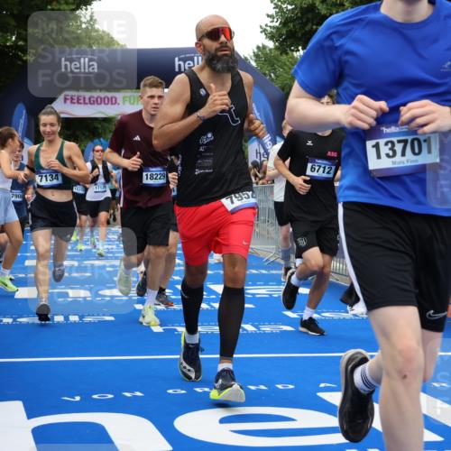 29.06.2025 - hella hamburg halbmarathon Strokosch-Dieckow http://msf.ph/oto/8364322 29.06.2025 10:50:42 Ziel 1399, 2234, 2788, 4346, 5115, 6662, 6712, 7134, 7583, 7786, 7952, 8657, 9057, 10750, 11356, 13701, 13808, 13875, 15426, 15519, 15720, 16291, 17129, 17908, 18182, 18229, 18370, 18413, 18820 meine-sportfotos.de