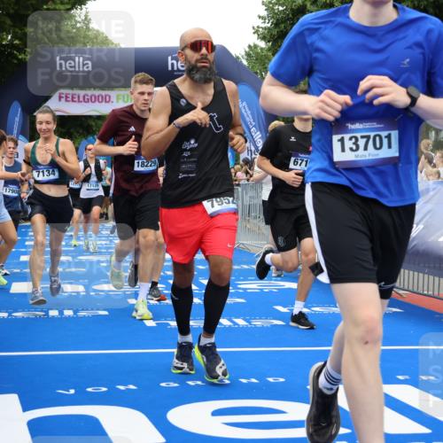 29.06.2025 - hella hamburg halbmarathon Strokosch-Dieckow http://msf.ph/oto/8364355 29.06.2025 10:50:42 Ziel 1399, 2234, 2788, 4346, 5115, 6662, 6712, 7134, 7583, 7786, 7952, 8657, 9057, 10750, 11356, 13701, 13808, 13875, 15426, 15519, 15720, 16291, 17129, 17908, 18182, 18229, 18370, 18413, 18820 meine-sportfotos.de