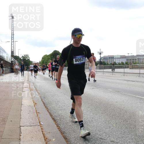 29.06.2025 - hella hamburg halbmarathon Lena Gebhardt http://msf.ph/oto/8364361 29.06.2025 10:14:23 Lombardsbrücke 8057, 1194, 1406, 1728, 1890, 2494, 2990, 3020, 3154, 3756, 3834, 3939, 4032, 4962, 5191, 5670, 6028, 6083, 6089, 6287, 6366, 6710, 7209, 7442, 7802, 7840, 7991, 8001, 8057, 8147, 8409, 8892, 9845, 9886, 10224, 10610, 11987, 12467, 12938, 13237, 13285, 13788, 14488, 15482, 15840, 16126, 17439, 17985, 18041, 18236, 18239 meine-sportfotos.de