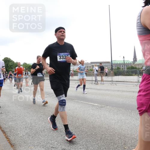 29.06.2025 - hella hamburg halbmarathon Lena Gebhardt http://msf.ph/oto/8364378 29.06.2025 10:48:32 Lombardsbrücke 6143, 13914, 1219, 332, 11666, 1142, 1157, 1167, 1174, 1175, 1584, 1645, 1701, 2037, 2195, 2418, 2437, 2438, 2475, 2627, 2650, 2716, 2756, 2909, 2958, 3224, 3320, 3468, 3504, 3661, 3679, 3933, 4327, 4588, 5010, 5585, 5781, 5952, 6143, 7203, 7393, 7394, 7532, 7947, 7948, 8461, 8521, 8719, 8760, 8948, 9552, 9775, 9787, 9921, 10059, 10145, 10204, 10366, 10524, 10654, 10656, 11364, 11365, 11548, 11742, 11781, 13814, 13845, 15715, 16498, 16499, 16701 meine-sportfotos.de