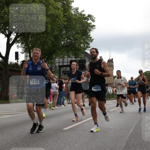 29.06.2025 - hella hamburg halbmarathon Yannick Fuchs http://msf.ph/oto/8364390 29.06.2025 10:53:20 20KM 2006, 2348, 2584, 2677, 2957, 2978, 3114, 3181, 3279, 3425, 3983, 4088, 4592, 4796, 5347, 5885, 6087, 6202, 6220, 6438, 7031, 7223, 7287, 8290, 10036, 10587, 10759, 10896, 10943, 11935, 11938, 12206, 12261, 12564, 12633, 12736, 12862, 13583, 13761, 14567, 14732, 14902, 14928, 14965, 15232, 15240, 15284, 16227, 16341, 16910, 16980, 17017, 17176, 17304, 17503, 17630, 18153, 18327, 18467, 18485, 18716, 19015, 19160 meine-sportfotos.de