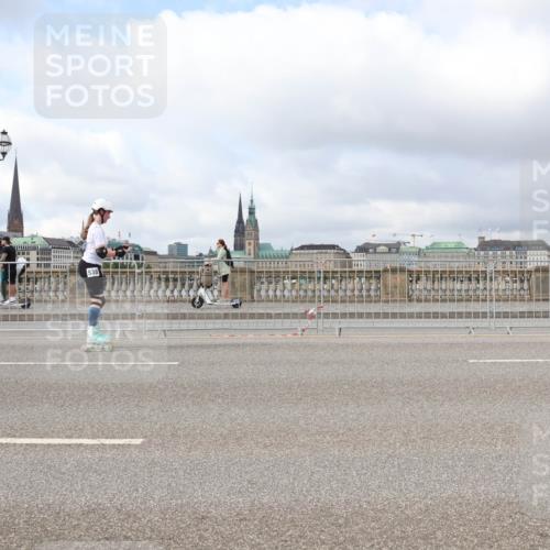29.06.2025 - hella hamburg halbmarathon Lena Gebhardt http://msf.ph/oto/8364406 29.06.2025 09:10:50 Lombardsbrücke 538 meine-sportfotos.de