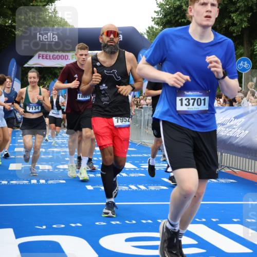 29.06.2025 - hella hamburg halbmarathon Strokosch-Dieckow http://msf.ph/oto/8364427 29.06.2025 10:50:41 Ziel 1399, 1750, 2234, 2788, 4346, 5115, 6662, 6712, 7134, 7583, 7786, 7952, 8657, 9057, 11356, 13701, 13808, 13875, 15426, 15519, 15720, 16291, 17129, 17908, 18006, 18229, 18370, 18413, 18820 meine-sportfotos.de