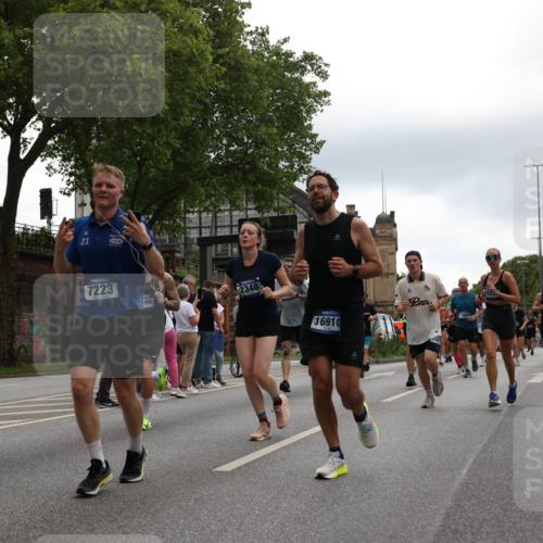 29.06.2025 - hella hamburg halbmarathon Yannick Fuchs http://msf.ph/oto/8364433 29.06.2025 10:53:20 20KM 2006, 2348, 2584, 2677, 2957, 2978, 3114, 3181, 3279, 3425, 3983, 4088, 4592, 4796, 5347, 5885, 6087, 6202, 6220, 6438, 7031, 7223, 7287, 8290, 10036, 10587, 10759, 10896, 10943, 11935, 11938, 12206, 12261, 12564, 12633, 12736, 12862, 13583, 13761, 14567, 14732, 14902, 14928, 14965, 15232, 15240, 15284, 16227, 16341, 16910, 16980, 17017, 17176, 17304, 17503, 17630, 18153, 18327, 18467, 18485, 18716, 19015, 19160 meine-sportfotos.de