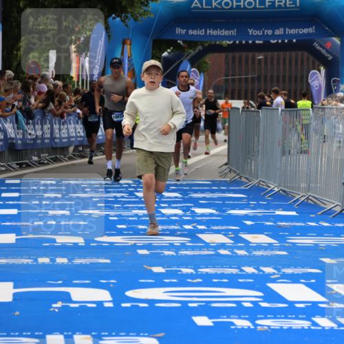 29.06.2025 - hella hamburg halbmarathon Strokosch-Dieckow http://msf.ph/oto/8364473 29.06.2025 10:28:58 Ziel 1827, 10351, 16157, 18874, 19142 meine-sportfotos.de