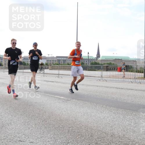 29.06.2025 - hella hamburg halbmarathon Lena Gebhardt http://msf.ph/oto/8364518 29.06.2025 10:14:25 Lombardsbrücke 16126, 13, 7840, 14488, 1194, 1406, 1728, 1890, 2494, 2990, 3020, 3154, 3756, 3834, 3939, 4032, 4962, 5191, 5670, 6028, 6083, 6089, 6287, 6366, 7209, 7442, 7802, 7840, 7991, 8001, 8057, 8147, 8409, 8892, 9556, 9663, 9709, 9845, 9886, 10224, 10610, 11987, 12467, 12938, 13237, 13285, 13788, 14488, 15482, 15840, 16126, 17439, 18041, 18236, 18239 meine-sportfotos.de