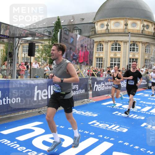 29.06.2025 - hella hamburg halbmarathon Michael Strokosch http://msf.ph/oto/8364529 29.06.2025 10:56:34 Ziel 1583, 2083, 3413, 5721, 5744, 6399, 8542, 8652, 8863, 9562, 10093, 10665, 13863, 15407, 16257, 16261, 17268, 17734, 18746, 18835, 19120 meine-sportfotos.de
