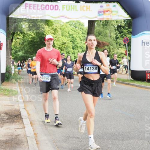 29.06.2025 - hella hamburg halbmarathon MichiJ http://msf.ph/oto/8364554 29.06.2025 10:43:37 Zwischen KM18-KM19 1130, 1485, 2250, 5492, 6272, 6399, 8669, 8825, 12014, 12196, 12585, 14139, 14737, 15090, 15125, 15431, 17268, 17665 meine-sportfotos.de