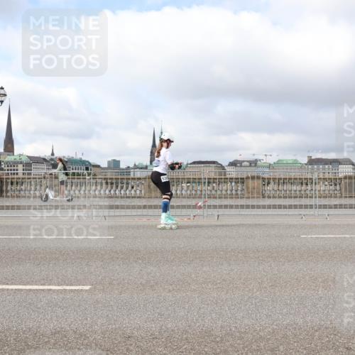 29.06.2025 - hella hamburg halbmarathon Lena Gebhardt http://msf.ph/oto/8364557 29.06.2025 09:10:50 Lombardsbrücke  meine-sportfotos.de