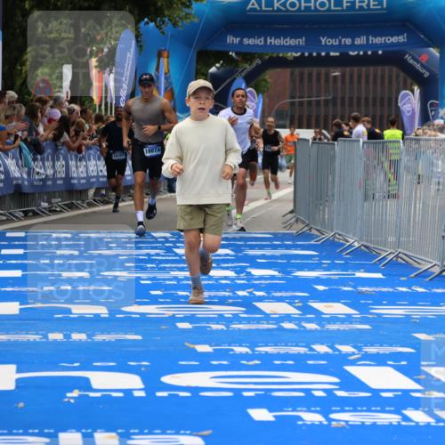 29.06.2025 - hella hamburg halbmarathon Strokosch-Dieckow http://msf.ph/oto/8364576 29.06.2025 10:28:58 Ziel 1827, 10351, 16157, 18874, 19142 meine-sportfotos.de