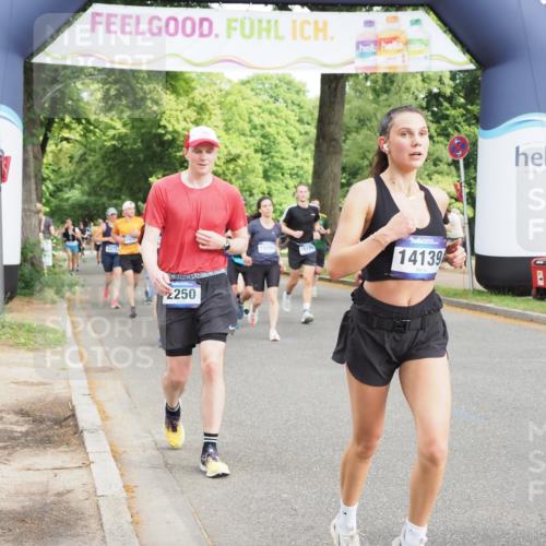 29.06.2025 - hella hamburg halbmarathon MichiJ http://msf.ph/oto/8364580 29.06.2025 10:43:37 Zwischen KM18-KM19 1130, 1485, 2250, 5492, 6272, 6399, 8669, 8825, 12014, 12196, 12585, 14139, 14737, 15090, 15125, 15431, 17268, 17665 meine-sportfotos.de