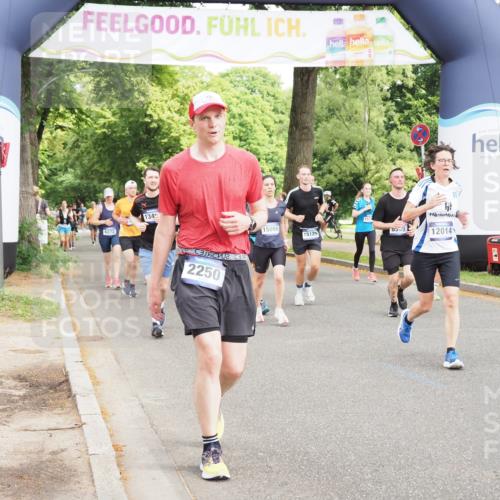 29.06.2025 - hella hamburg halbmarathon MichiJ http://msf.ph/oto/8364599 29.06.2025 10:43:37 Zwischen KM18-KM19 1130, 1485, 2250, 5492, 6272, 6399, 8669, 8825, 12014, 12196, 12585, 14139, 14737, 15090, 15125, 15431, 17268, 17665 meine-sportfotos.de