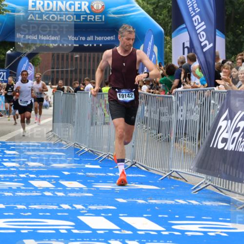 29.06.2025 - hella hamburg halbmarathon Strokosch-Dieckow http://msf.ph/oto/8364631 29.06.2025 10:28:57 Ziel 1827, 10351, 18874, 19142 meine-sportfotos.de