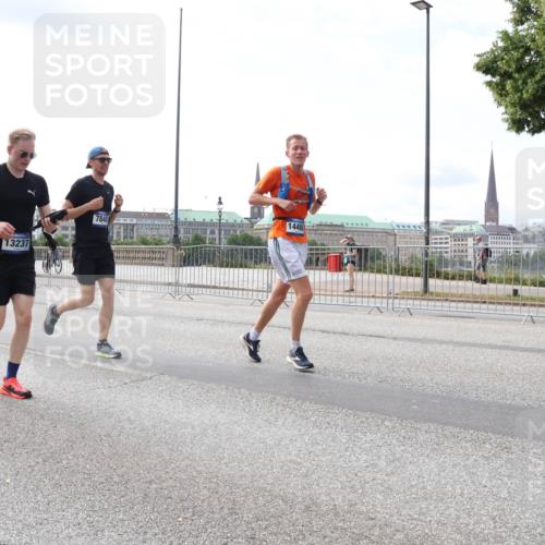 29.06.2025 - hella hamburg halbmarathon Lena Gebhardt http://msf.ph/oto/8364644 29.06.2025 10:14:26 Lombardsbrücke 16126, 13237, 7840, 1448, 1194, 1406, 1728, 1890, 2494, 2990, 3020, 3154, 3756, 3834, 3939, 4032, 4962, 5191, 5670, 5981, 6028, 6083, 6089, 6287, 6366, 7209, 7442, 7802, 7840, 7991, 8001, 8057, 8147, 8409, 8892, 9556, 9663, 9709, 9845, 9886, 10224, 10610, 11987, 12467, 12938, 13237, 13285, 13788, 14488, 15840, 16126, 17439, 18041, 18236, 18239 meine-sportfotos.de