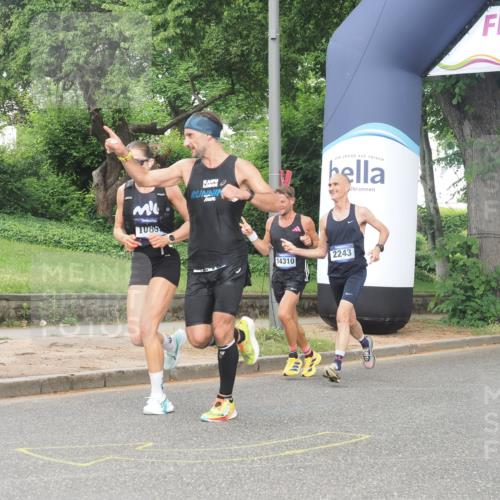 29.06.2025 - hella hamburg halbmarathon KatJ http://msf.ph/oto/8364659 29.06.2025 10:22:52 Zwischen KM18-KM19 4246 meine-sportfotos.de