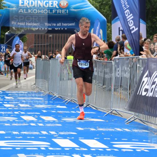 29.06.2025 - hella hamburg halbmarathon Strokosch-Dieckow http://msf.ph/oto/8364667 29.06.2025 10:28:57 Ziel 1827, 10351, 18874, 19142 meine-sportfotos.de
