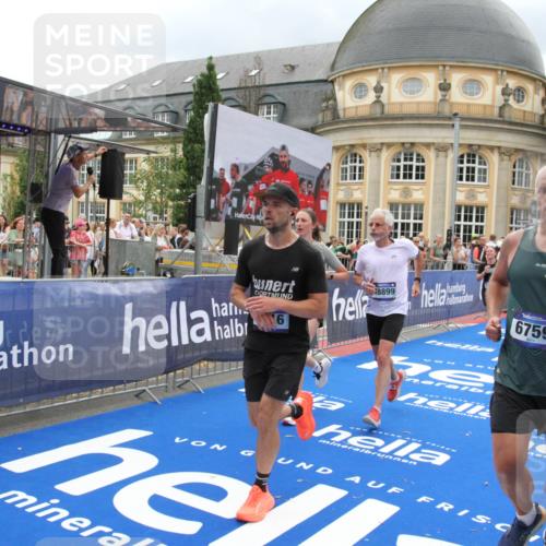 29.06.2025 - hella hamburg halbmarathon Michael Strokosch http://msf.ph/oto/8364691 29.06.2025 10:56:44 Ziel 4152, 6416, 6759, 7037, 7646, 8311, 8744, 8996, 9488, 11083, 11870, 12509, 14369, 15134, 15145, 15431, 15712, 16043, 16121, 17259, 18340, 18634, 18899 meine-sportfotos.de