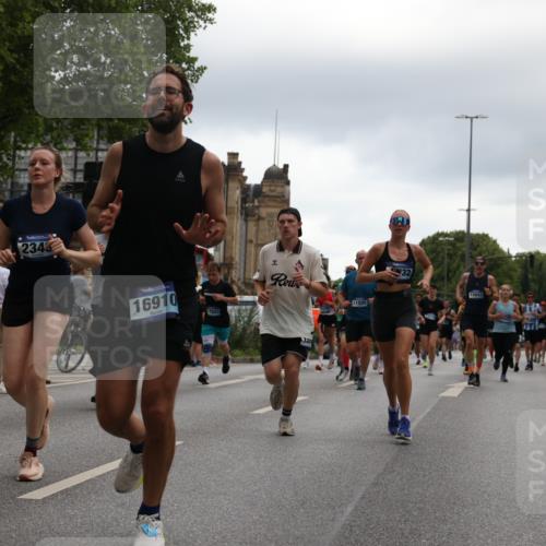 29.06.2025 - hella hamburg halbmarathon Yannick Fuchs http://msf.ph/oto/8364704 29.06.2025 10:53:20 20KM 2006, 2348, 2584, 2677, 2957, 2978, 3114, 3181, 3279, 3425, 3983, 4088, 4592, 4796, 5347, 5885, 6087, 6202, 6220, 6438, 7031, 7223, 7287, 8290, 10036, 10587, 10759, 10896, 10943, 11935, 11938, 12206, 12261, 12564, 12633, 12736, 12862, 13583, 13761, 14567, 14732, 14902, 14928, 14965, 15232, 15240, 15284, 16227, 16341, 16910, 16980, 17017, 17176, 17304, 17503, 17630, 18153, 18327, 18467, 18485, 18716, 19015, 19160 meine-sportfotos.de