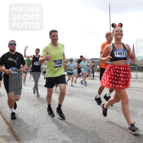 29.06.2025 - hella hamburg halbmarathon Lena Gebhardt http://msf.ph/oto/8364714 29.06.2025 10:39:24 Lombardsbrücke 9393, 2998, 8243, 16866, 9974, 168, 14871, 1760, 1856, 1883, 2092, 2524, 2534, 2571, 2574, 2578, 2843, 2893, 2976, 2998, 3275, 3353, 3727, 3745, 4410, 4523, 4603, 4609, 4659, 4855, 4882, 5045, 5701, 6062, 6112, 6321, 6342, 6343, 6427, 6428, 6611, 6719, 6726, 6748, 7053, 7125, 7199, 7341, 7501, 7506, 7524, 7589, 7684, 7815, 8203, 8243, 8457, 8783, 8995, 9393, 9420, 9446, 9569, 9698, 9747, 9777, 9974, 9977, 10001, 10072, 10315, 10512, 10516, 13060 meine-sportfotos.de