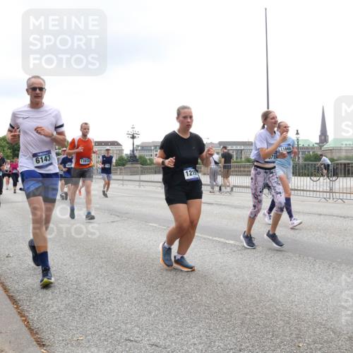 29.06.2025 - hella hamburg halbmarathon Lena Gebhardt http://msf.ph/oto/8364738 29.06.2025 10:48:33 Lombardsbrücke 6143, 1219, 1142, 1157, 1167, 1174, 1175, 1584, 1645, 2037, 2195, 2418, 2437, 2438, 2475, 2627, 2650, 2716, 2756, 2909, 2958, 3224, 3320, 3504, 3661, 3679, 3933, 4327, 4588, 5010, 5585, 5781, 5952, 6143, 7203, 7393, 7394, 7532, 7947, 7948, 8461, 8521, 8719, 8760, 8948, 9552, 9775, 9787, 9921, 10059, 10145, 10204, 10366, 10524, 10654, 10656, 11364, 11365, 11742, 11781, 13814, 13845, 15715, 16498, 16499, 16701 meine-sportfotos.de