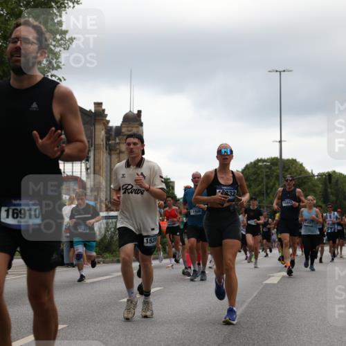 29.06.2025 - hella hamburg halbmarathon Yannick Fuchs http://msf.ph/oto/8364747 29.06.2025 10:53:20 20KM 2006, 2348, 2584, 2677, 2957, 2978, 3114, 3181, 3279, 3425, 3983, 4088, 4592, 4796, 5347, 5885, 6087, 6202, 6220, 6438, 7031, 7223, 7287, 8290, 10036, 10587, 10759, 10896, 10943, 11935, 11938, 12206, 12261, 12564, 12633, 12736, 12862, 13583, 13761, 14567, 14732, 14902, 14928, 14965, 15232, 15240, 15284, 16227, 16341, 16910, 16980, 17017, 17176, 17304, 17503, 17630, 18153, 18327, 18467, 18485, 18716, 19015, 19160 meine-sportfotos.de
