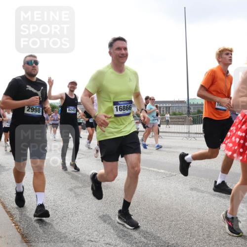 29.06.2025 - hella hamburg halbmarathon Lena Gebhardt http://msf.ph/oto/8364752 29.06.2025 10:39:24 Lombardsbrücke 9393, 2998, 8243, 175, 16866, 9974, 14871, 1760, 1856, 1883, 2092, 2524, 2534, 2571, 2574, 2578, 2843, 2893, 2976, 2998, 3275, 3353, 3727, 3745, 4410, 4523, 4603, 4609, 4659, 4855, 4882, 5045, 5701, 6062, 6112, 6321, 6342, 6343, 6427, 6428, 6611, 6719, 6726, 6748, 7053, 7125, 7199, 7341, 7501, 7506, 7524, 7589, 7684, 7815, 8203, 8243, 8457, 8783, 8995, 9393, 9420, 9446, 9569, 9698, 9747, 9777, 9974, 9977, 10001, 10072, 10315, 10512, 10516, 13060 meine-sportfotos.de
