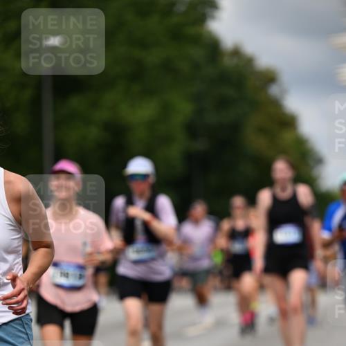 29.06.2025 - hella hamburg halbmarathon Dr. Thomas Lammeyer http://msf.ph/oto/8364791 29.06.2025 10:41:39 Kennedybrücke 56, 1022, 1118, 1276, 1337, 1339, 1799, 1819, 2016, 2031, 2104, 2199, 2272, 2480, 3230, 3873, 4347, 4442, 4618, 4733, 4762, 5146, 5224, 5640, 5940, 6243, 6584, 6821, 7085, 7124, 7544, 8499, 8758, 8843, 9054, 9055, 9288, 10024, 10112, 10159, 10476, 10762, 10798, 10919, 10931 meine-sportfotos.de
