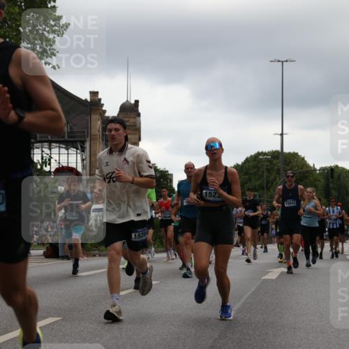 29.06.2025 - hella hamburg halbmarathon Yannick Fuchs http://msf.ph/oto/8364807 29.06.2025 10:53:20 20KM 2006, 2348, 2584, 2677, 2957, 2978, 3114, 3181, 3279, 3425, 3983, 4088, 4592, 4796, 5347, 5885, 6087, 6202, 6220, 6438, 7031, 7223, 7287, 8290, 10036, 10587, 10759, 10896, 10943, 11935, 11938, 12206, 12261, 12564, 12633, 12736, 12862, 13583, 13761, 14567, 14732, 14902, 14928, 14965, 15232, 15240, 15284, 16227, 16341, 16910, 16980, 17017, 17176, 17304, 17503, 17630, 18153, 18327, 18467, 18485, 18716, 19015, 19160 meine-sportfotos.de