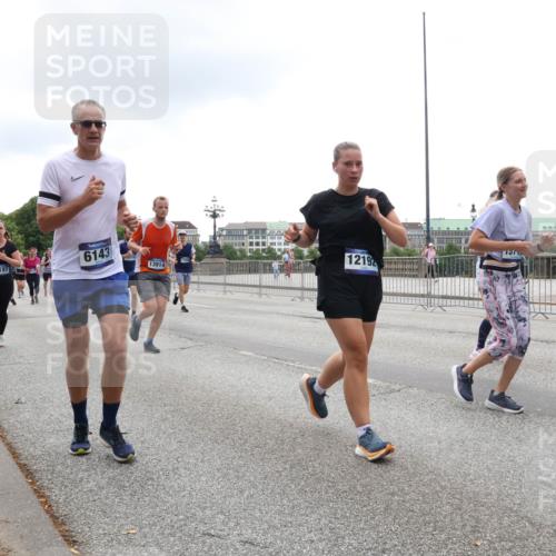 29.06.2025 - hella hamburg halbmarathon Lena Gebhardt http://msf.ph/oto/8364818 29.06.2025 10:48:33 Lombardsbrücke 2197, 6143, 13914, 1219, 1142, 1157, 1167, 1174, 1175, 1584, 1645, 2037, 2195, 2418, 2437, 2438, 2475, 2627, 2650, 2716, 2756, 2909, 2958, 3224, 3320, 3504, 3661, 3679, 3933, 4327, 4588, 5010, 5585, 5781, 5952, 6143, 7203, 7393, 7394, 7532, 7947, 7948, 8461, 8521, 8719, 8760, 8948, 9552, 9775, 9787, 9921, 10059, 10145, 10204, 10366, 10524, 10654, 10656, 11364, 11365, 11742, 11781, 13814, 13845, 15715, 16498, 16499, 16701 meine-sportfotos.de